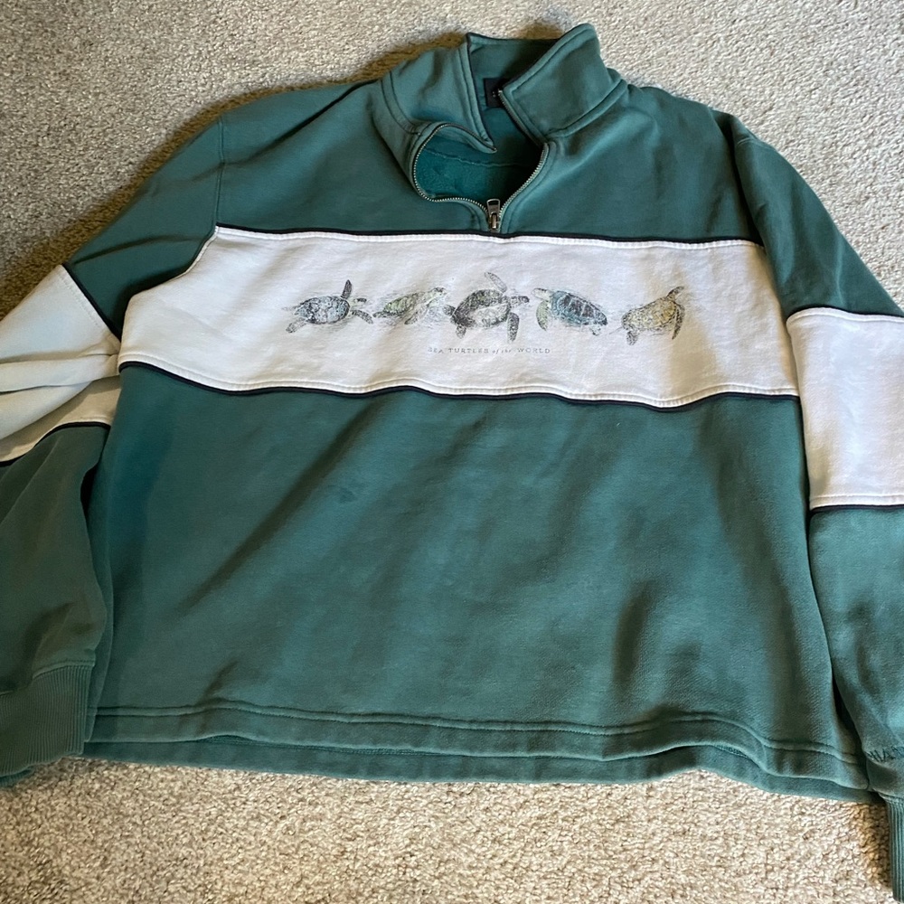 Ghanda clothing sea turtles of the world 1/4 zip green and white crewneck